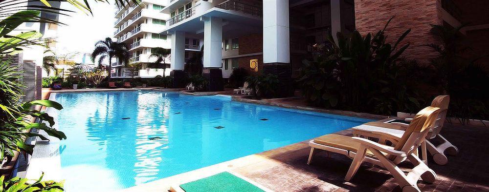 The Capital Resort @ Sukhumvit 50 방콕 외부 사진 Swimming pool