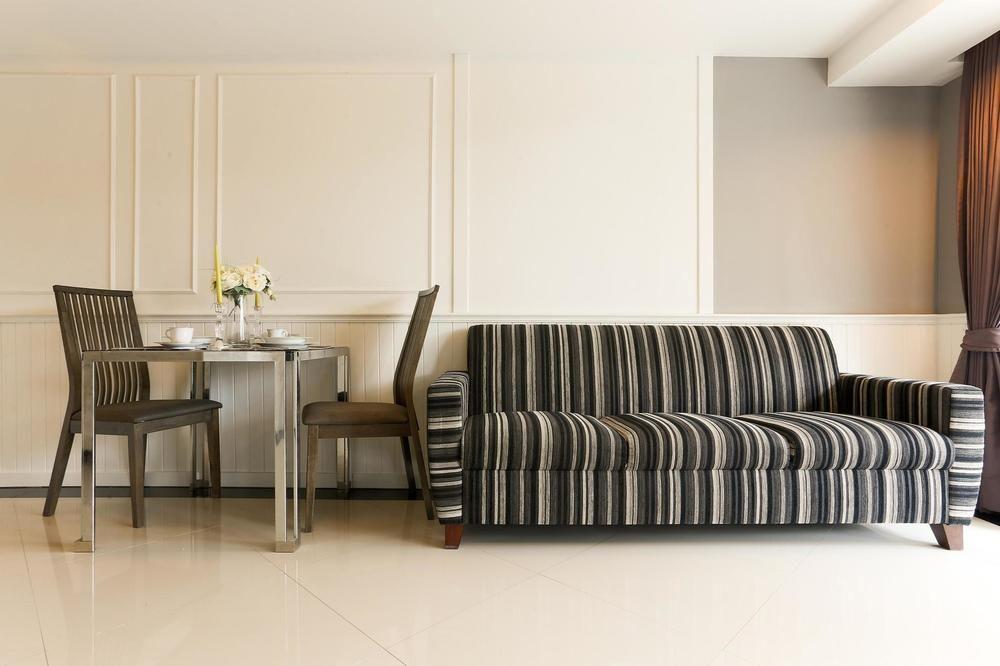 The Capital Resort @ Sukhumvit 50 방콕 외부 사진 A WAINWRIGHT sofa