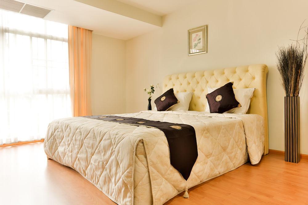 The Capital Resort @ Sukhumvit 50 방콕 외부 사진 A bedroom at the hotel