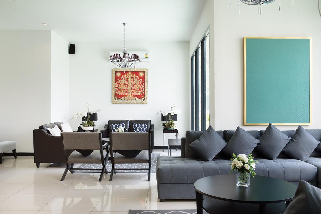 The Capital Resort @ Sukhumvit 50 방콕 외부 사진 A living room in a condominium