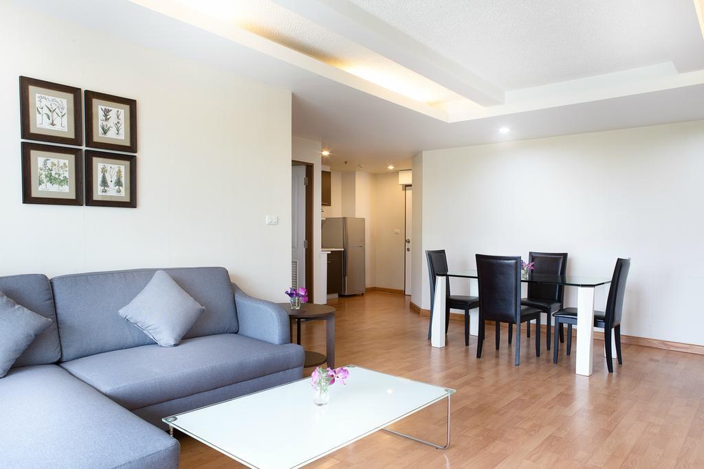 The Capital Resort @ Sukhumvit 50 방콕 외부 사진 A living room in a serviced apartment in Bangkok, Thailand