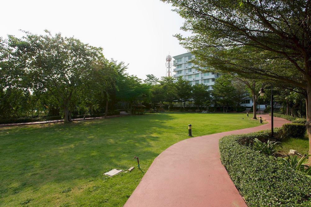 The Capital Resort @ Sukhumvit 50 방콕 외부 사진 The park