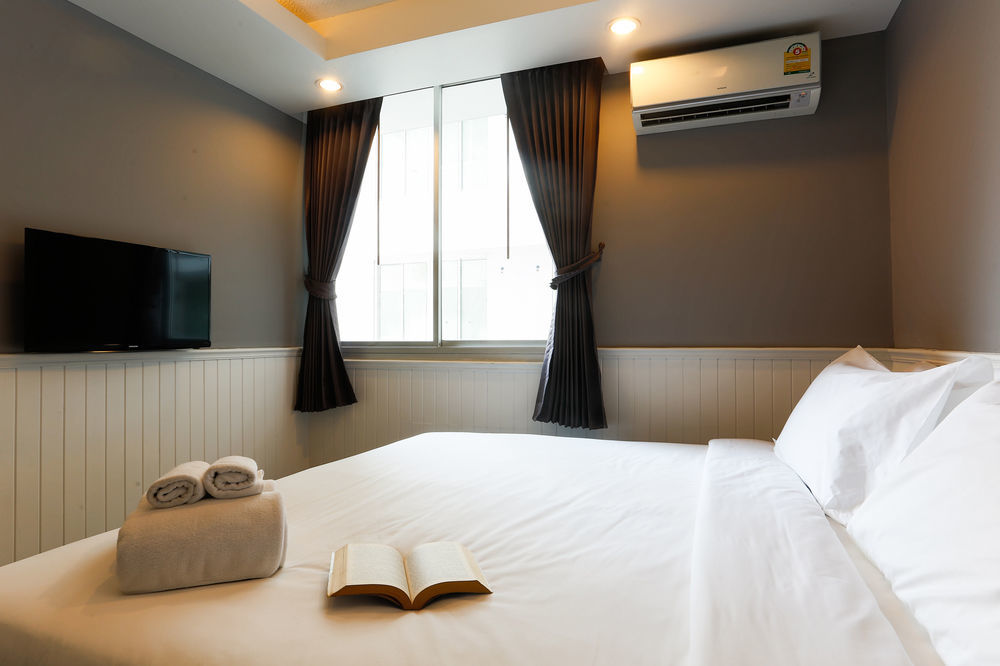 The Capital Resort @ Sukhumvit 50 방콕 외부 사진 A room at the hotel