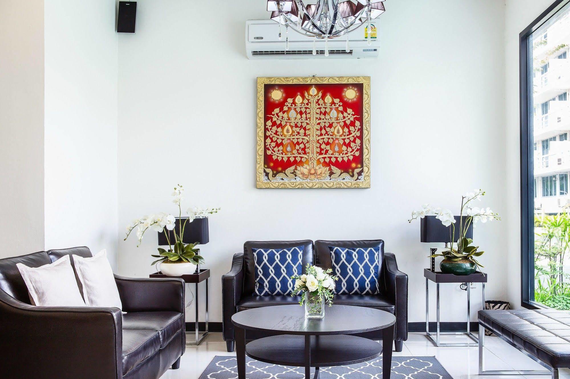 The Capital Resort @ Sukhumvit 50 방콕 외부 사진 The interior of the Thai Embassy in Singapore