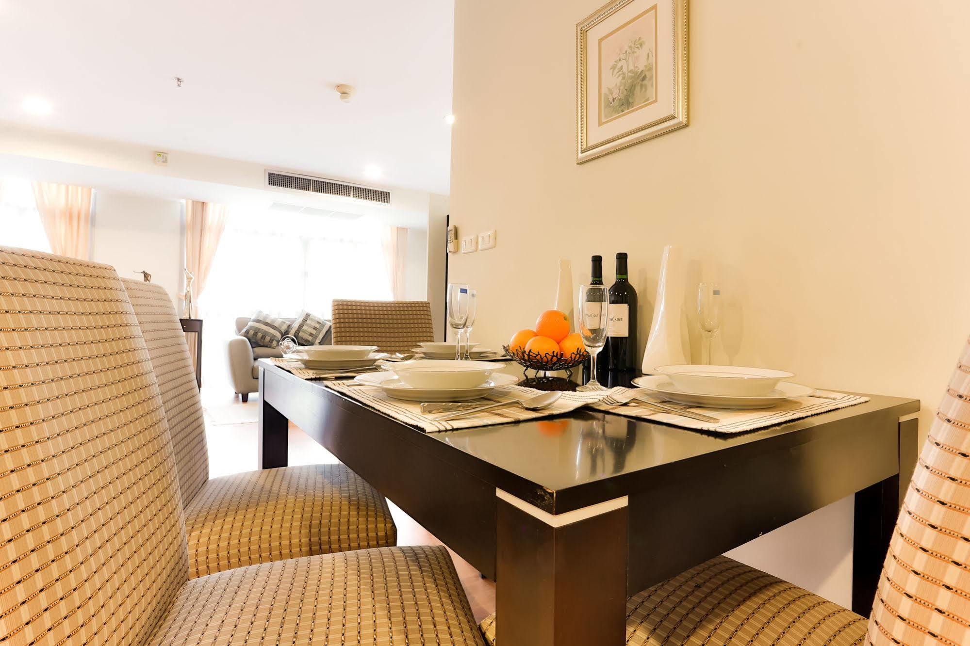 The Capital Resort @ Sukhumvit 50 방콕 외부 사진 A dining room